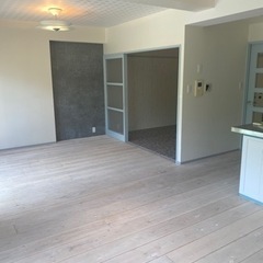 天然床板で夏はサラサラで涼しく、冬は暖かい風の通る住まい