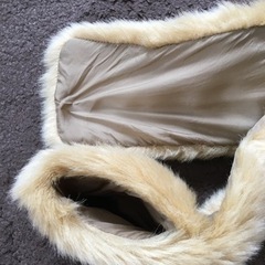 ROPE フェイクファーマフラー　ベージュの画像