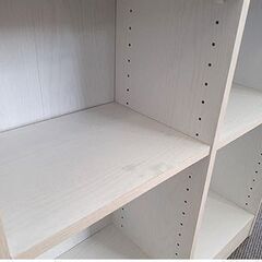 美品!!【フレンチカントリー調 本棚】幅76.5cm 組立て済 木目調 ブックシェルフ 白色系 札幌 北20条店の画像
