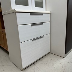  完売致しました‼️🌻住まいの助っ人🌻🉐🌻激安価格🉐挑戦中🌻🉐食器棚　ホワイトの画像