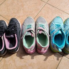 ●中古●運動靴３足　PUMA1足、瞬足2足●全て22.5cm●の画像