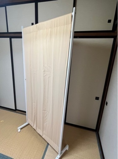 決まりました。移動が出来るパーテーション4台セット