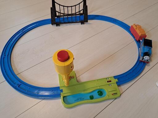 プラレール きかんしゃトーマス 蒸気と機関庫のセット