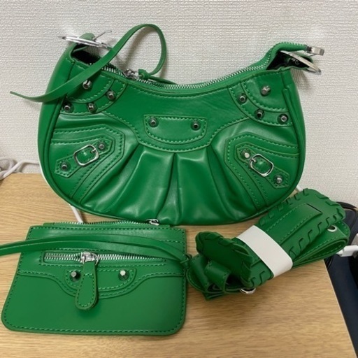 LE CAGOL バッグ　グリーン