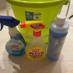 家に眠ってる洗剤達とバケツの画像