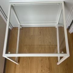 IKEAガラステーブルの画像