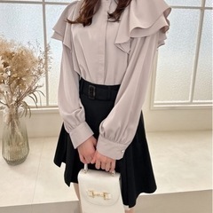 【未使用】GRL ラッフルアシンメトリーパールボタンブラウス