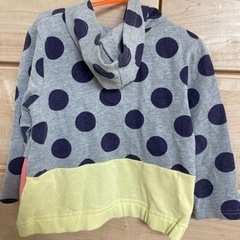 パーカー　100センチ　子ども服の画像