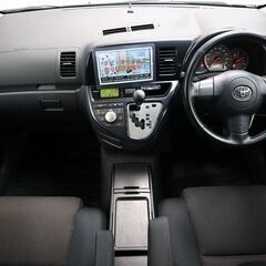 【燃費も良く室内が広い車！！】　走行もしやすいのでオススメです。