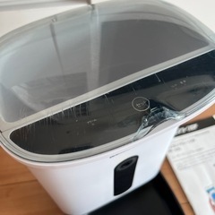 ペット 自動給餌器　カリカリマシーンSP スマホ連動　カメラ付きの画像
