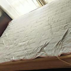 ダブルベッドの画像