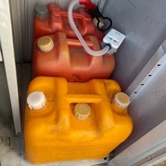石油ストーブ、灯油ポリタンク3つ、電動給油機械付き　値下げしました！