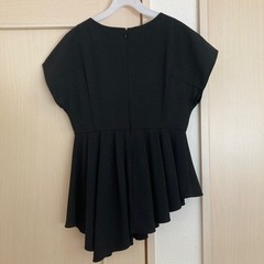 変形トップスの画像