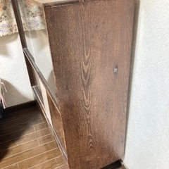 昭和レトロな収納棚 食器やオブジェ、下部には書類などもの画像