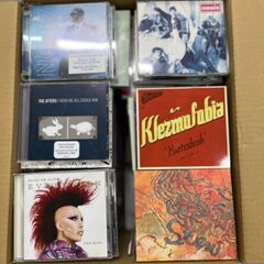中古CDまとめ大量セット　1箱80～120枚程度×10箱　邦楽　洋楽　ジャズ　クラシック　ロック　J-POP　アイドル　歌謡　輸入盤等いろいろ　バーコード帯あり多数　転売用/大量/仕入れの画像