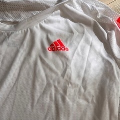 【adidas スポーツウェア】の画像