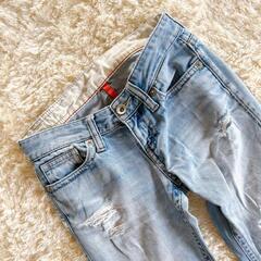 ユニクロ UNIQLO ダメージジーンズ (M) デニム パンツ 花柄 古着の画像