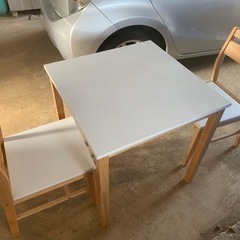 テーブル　椅子付き