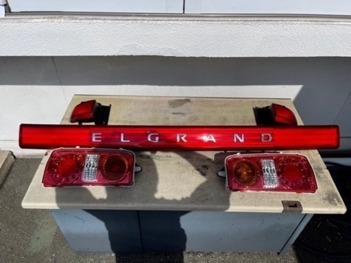 【未使用品】51エルグランド後期ハイウェイスター　テール５点セット　0012