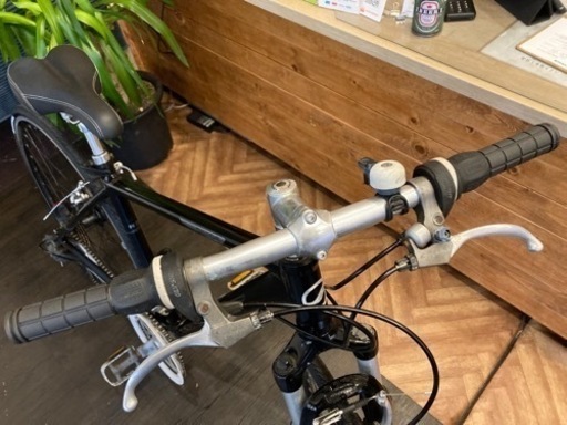 【GIANT GLIDE R3 前後タイヤ・チューブ新品！】サスペンション付き　3×8速　700×28c クロスバイク　ブラック