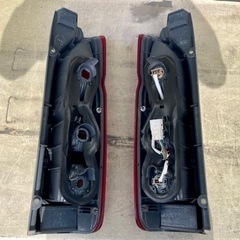 200系ハイエース　純正テール　リアフォグ付き 0014の画像