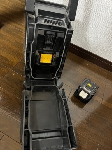 マキタ MR113モデルラジオと18vバッテリー