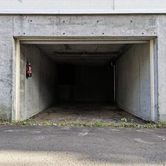 鍵付きシャッターガレージ／アリオ札幌から徒歩5分／高級スポーツカー、バイク、高級自転車の保管、遊び道具などの倉庫／貸倉庫／貸しガレージ／オートバイ倉庫 - 札幌市