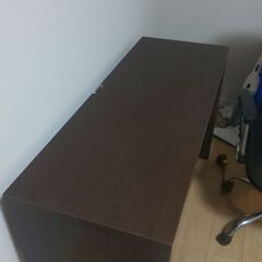木製デスクとチェアをセットで引き取ってくださる方はいませんか？