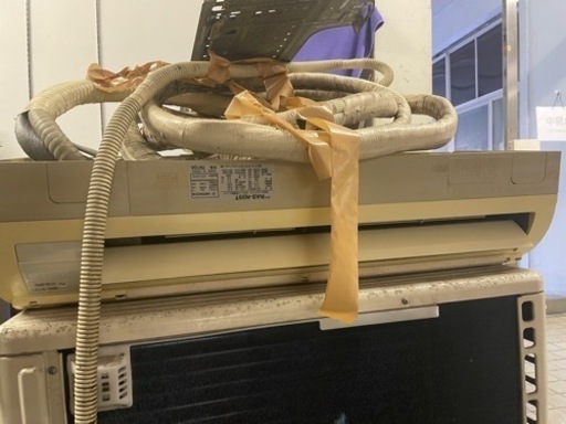 エアコン　まだ使えます前面のカバー無し