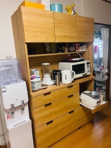 急募ニトリ　食器棚