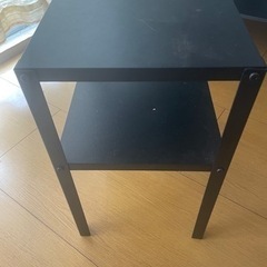 IKEA クナレヴィーク ベッド サイドテーブル　ブラックの画像