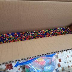 大量のBB弾の画像