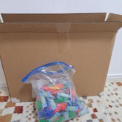 大量のBB弾の画像