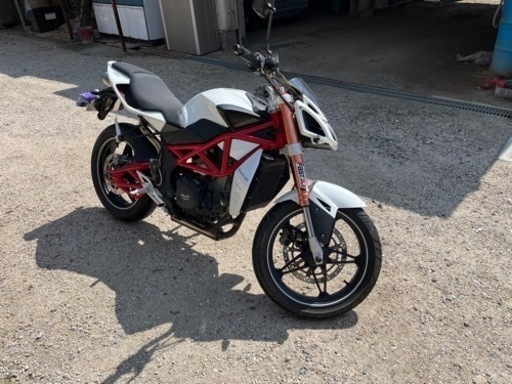 MEGELLIメガリ250s  実働