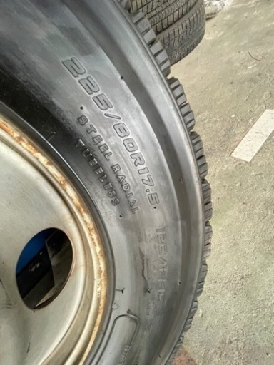 225/80r17.5スタッドレスホイール付き中古1本2021年