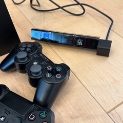 プレイステーション4本体　コントローラー2個カメラつきの画像