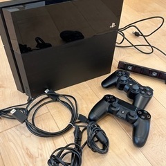 プレイステーション4本体　コントローラー2個カメラつきの画像