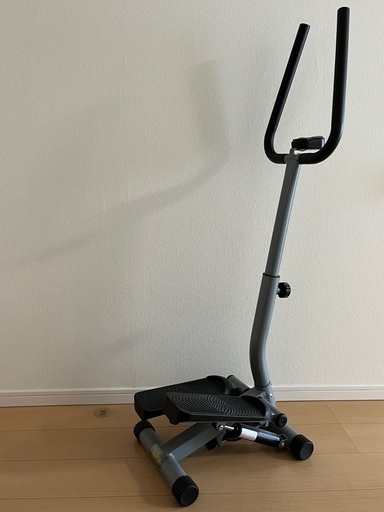 ステッパー (ハンドル、多機能モニター付き)