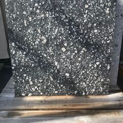 タイル６００角　テラゾー柄　黒