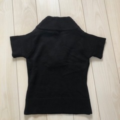 【新品未使用❣️タグ付き‼️】値下げ⤵️断捨離中‼️半袖Ｖネックセーター💓Ｍサイズの画像