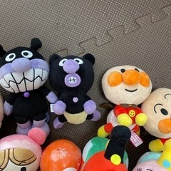 9体まとめて　アンパンマン　ぬいぐるみ　の画像