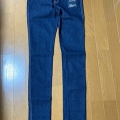 フォーエバー21 デニムパンツ　未使用品