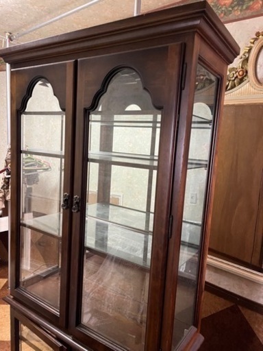 カリモク飾り棚　ガラス　灯付き