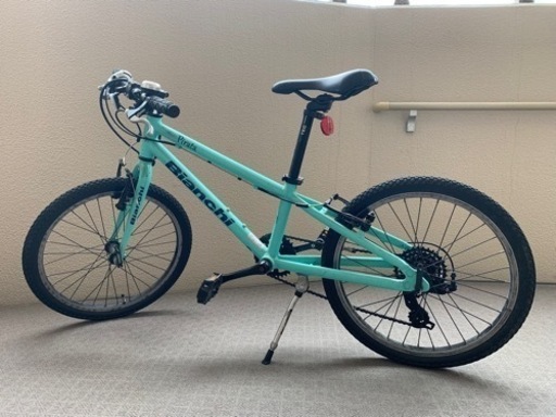 【小学生に大人気】ビアンキ　ピラータ　人気カラー　希少の20インチ！　変則ギア付き