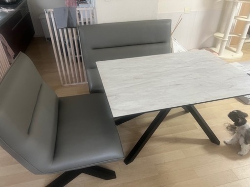 ほぼ新品のダイニングセット