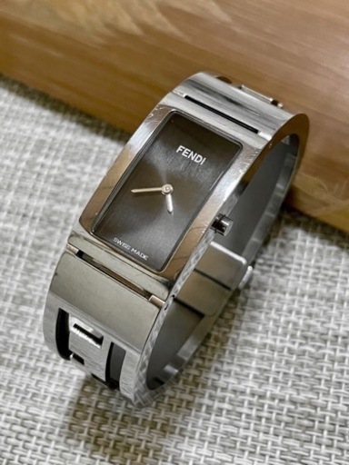 [美品/稼働品]FENDI フェンディ バングルウォッチ/3250/黒文字盤/レクタンギュラー/腕時計