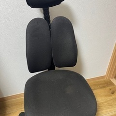 元値約10万円！リクライニング可能デスクチェア