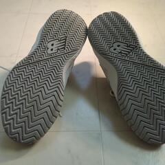 室内テニスシューズ　ニューバランスの画像