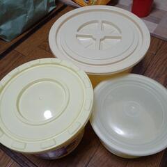 美品プラスチック容器セットの画像