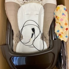 美品！conbi ネムリラ オートスイングベッド チェアの画像